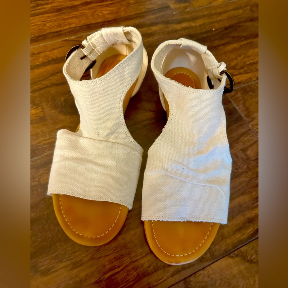True Craft Sandals
